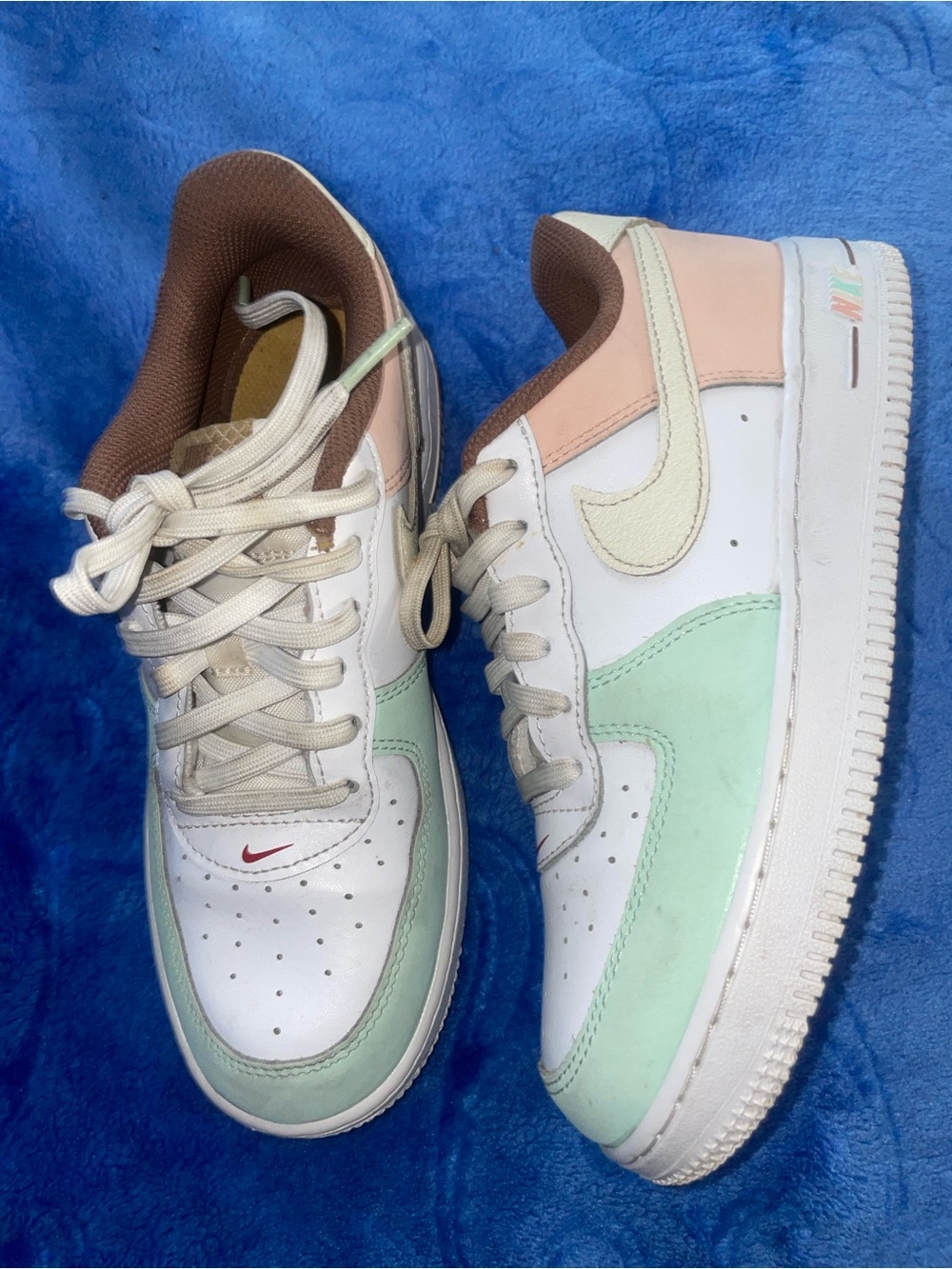 Nike Kids Low-Top Sneakers in Mint, Peach & Cream